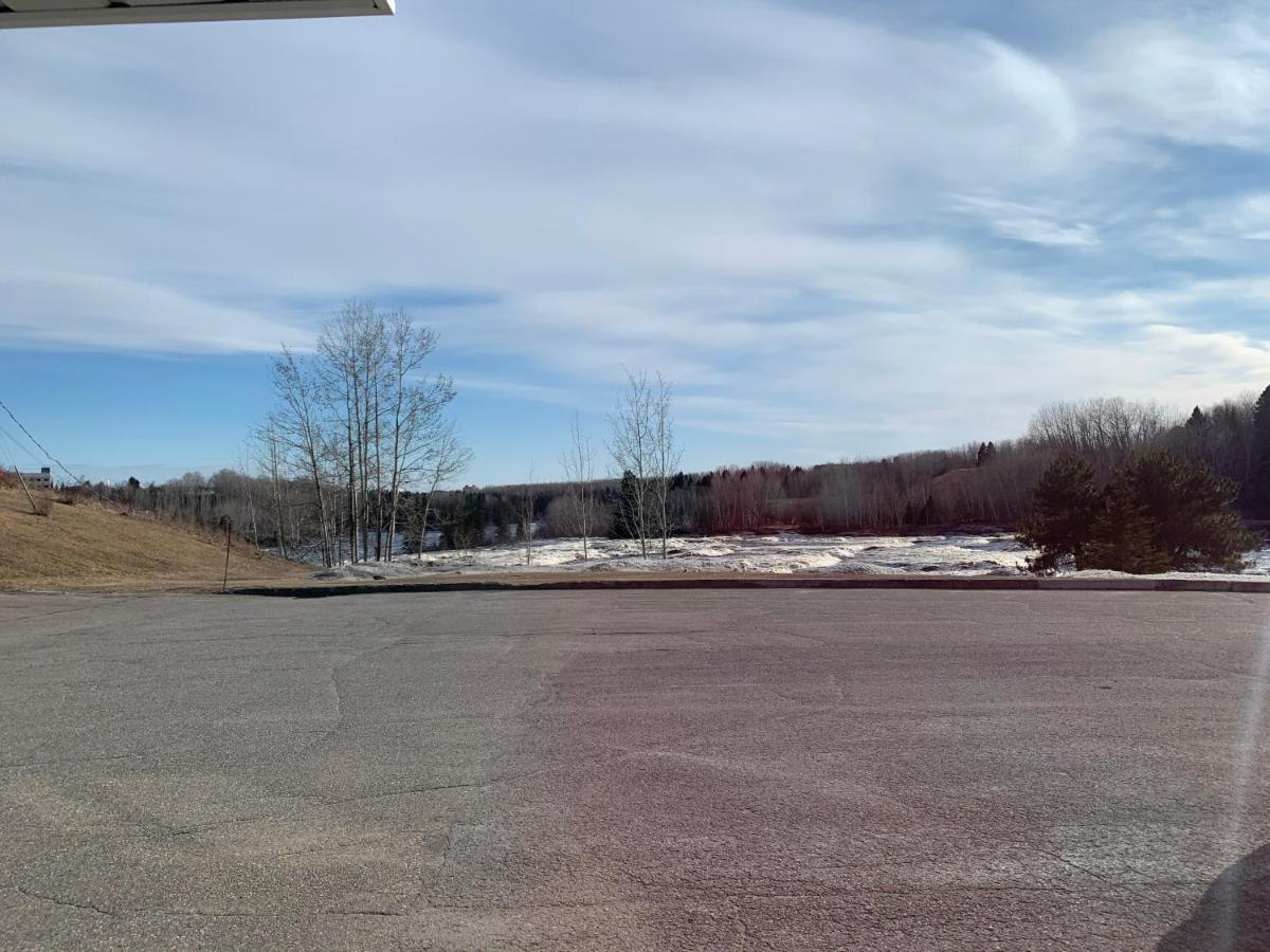 Motel Chute Des Peres Dolbeau-Mistassini Экстерьер фото